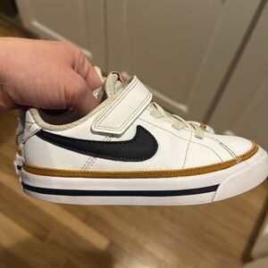 Nike Court Legacy Sneakers